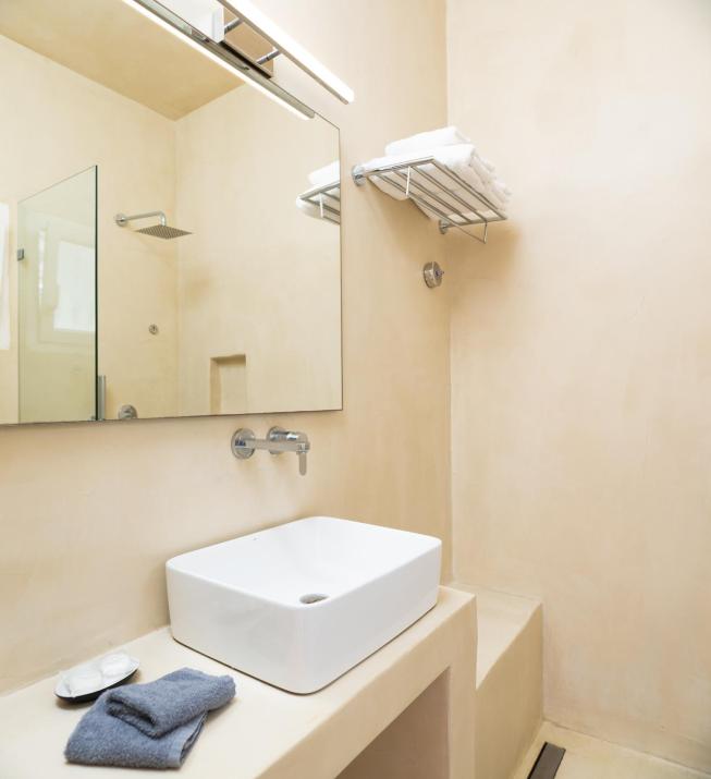 Rhenia Hotel