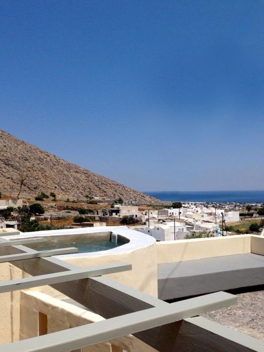 w Villa Thirals - A Wondeful 2 Bedroom Villa with Jacuzzi and Sea Views