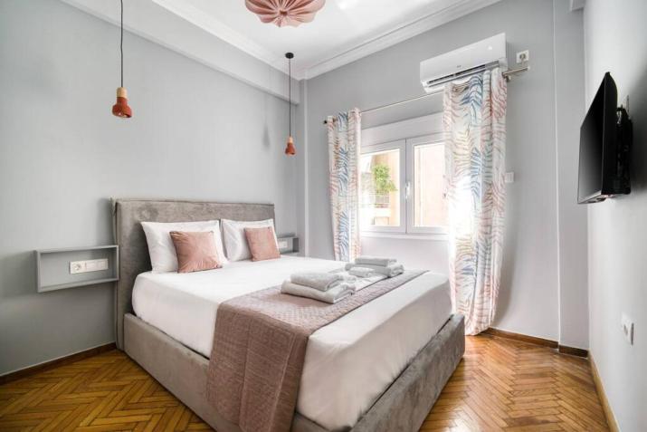 Cute Little Suite Apartment right at the Metro!