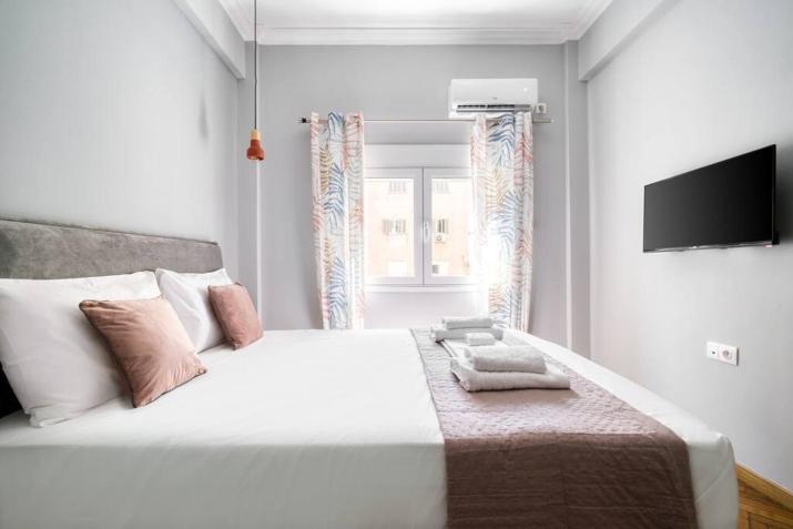 Cute Little Suite Apartment right at the Metro!