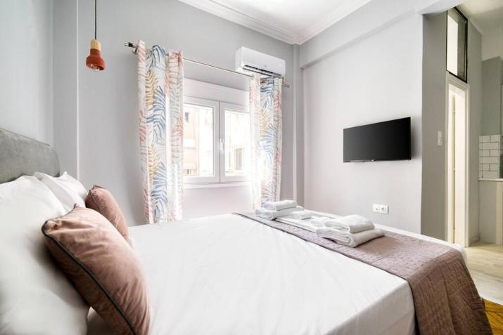 Cute Little Suite Apartment right at the Metro!