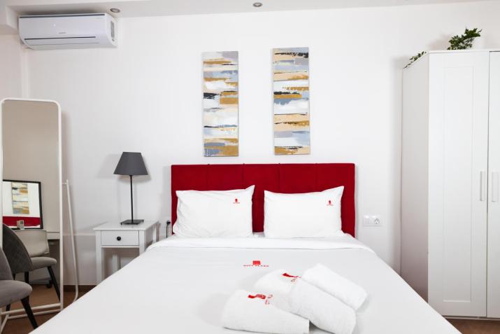 City Plaza Apartments & Rooms