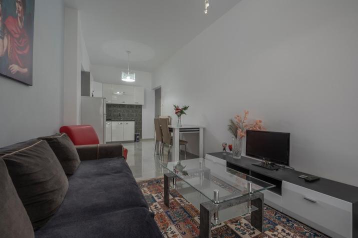 Kosmos Service Apartment City Center 3 With Additional Cost parking