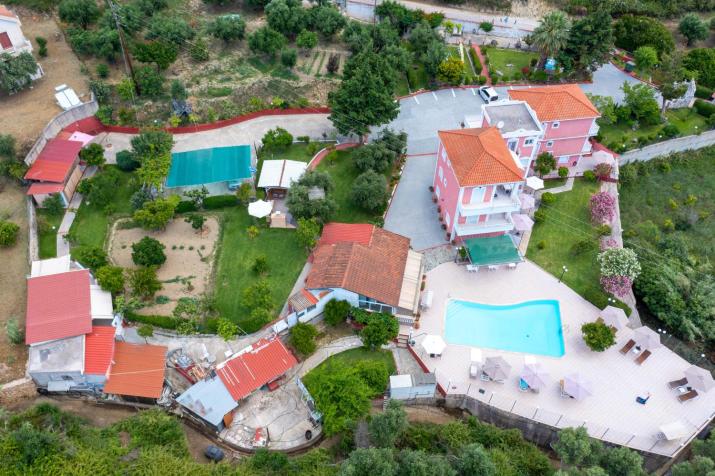 Amazona Apartments and Studios