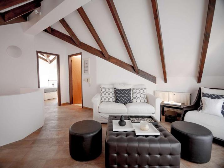Ten Suns Residence (Maisonette)