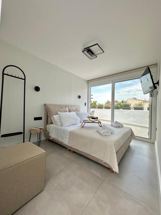 Step One | Luxury Suites right in the heart of Acropolis next to metro station