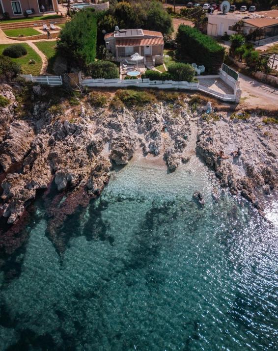Neptune Sea House - Beachfront