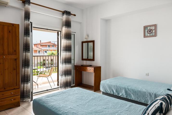 Dora Pool Studios by Konnect,150m from the Beach