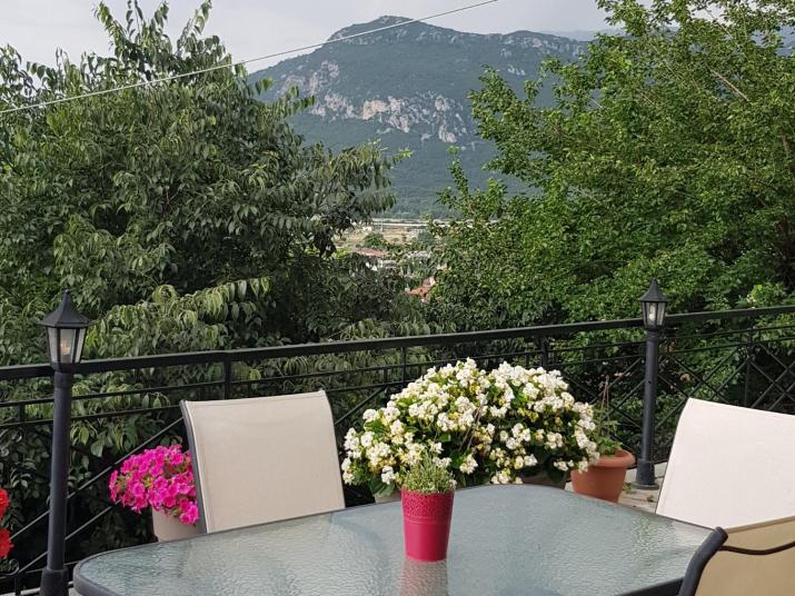 Under the rocks meteora panoramic view villa