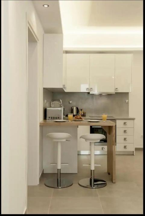SYNTAGMA VOULIS STREET MODERN APARTMENT