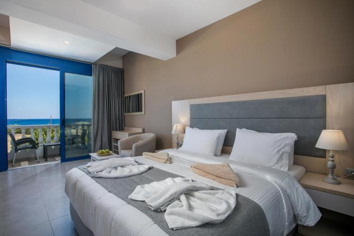 RITA MARE seafront villas heated Pools