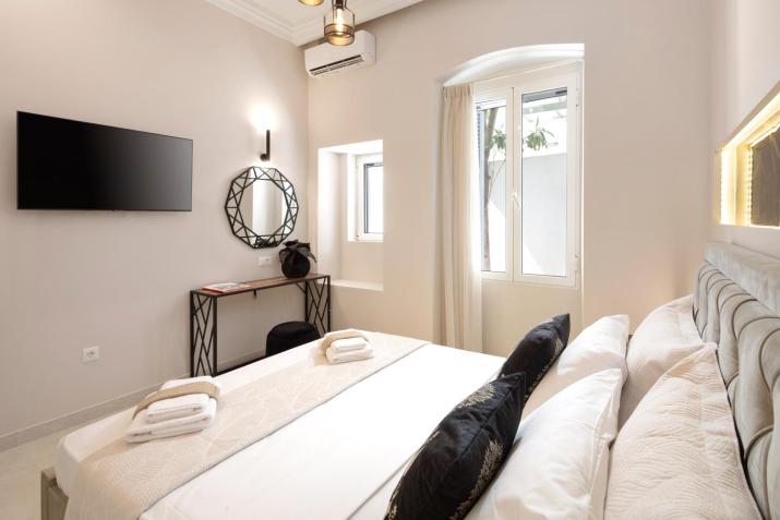 Modern-Vintage Old Town Suites