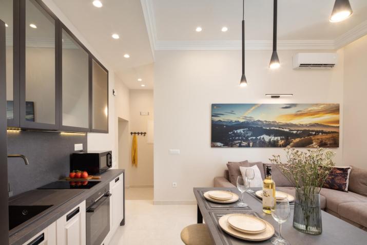 Modern-Vintage Old Town Suites