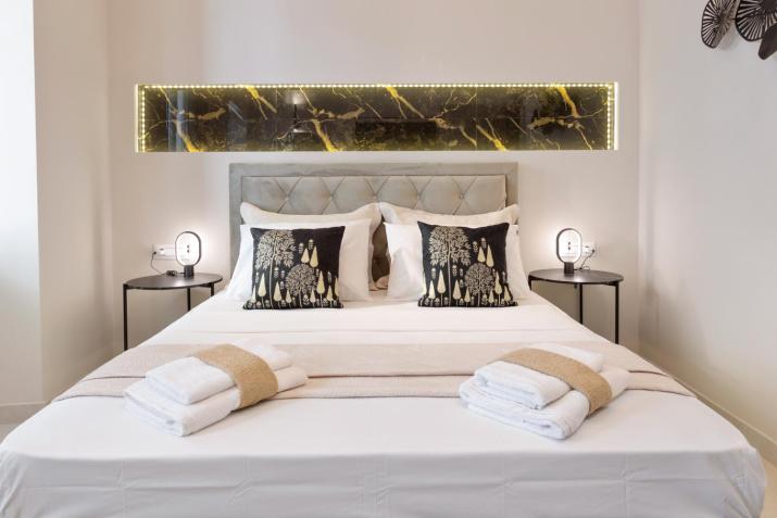 Modern-Vintage Old Town Suites