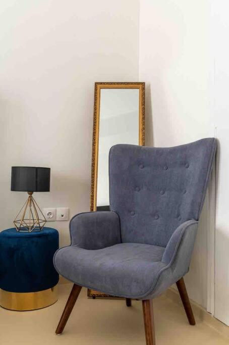 2BDR Boutique Full Apt in Plaka (BIG BALCONY)