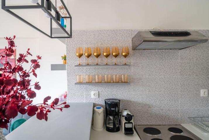 2BDR Boutique Full Apt in Plaka (BIG BALCONY)