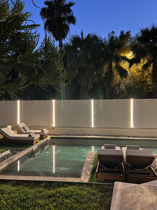 Luxury Villa with Pool, BBQ & Garden in Vouliagmeni