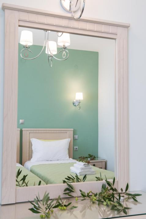 EMERALD AGIOS NIKITAS