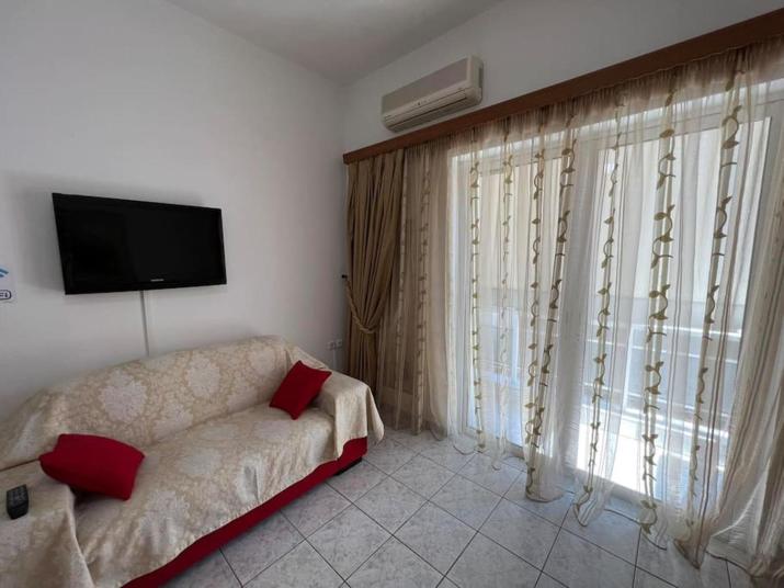 Local Apt Near City Lights 2