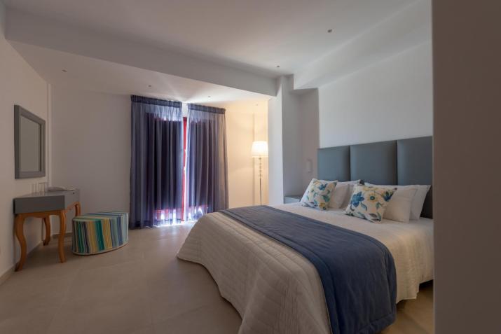 MAR n MAR CROWN HOTEL-SUITES