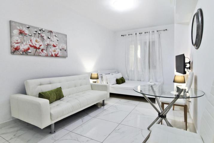 White apartment/Kolwnaki/100Mbps/Wifi