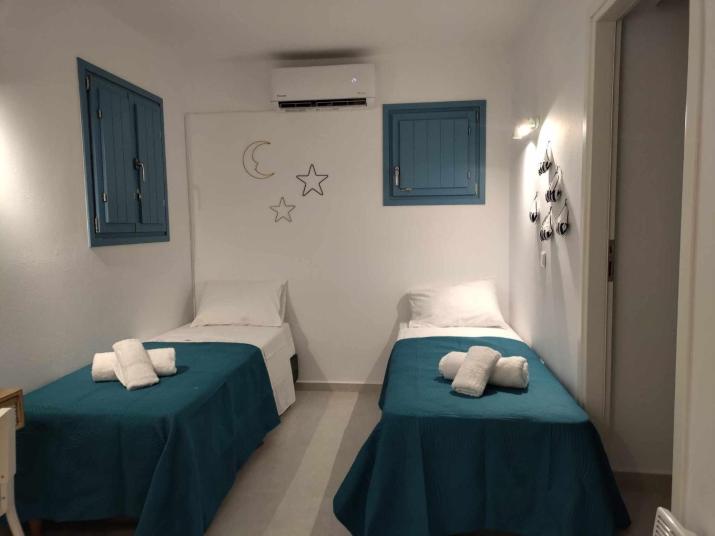 E & I Lefkes Studio Paros