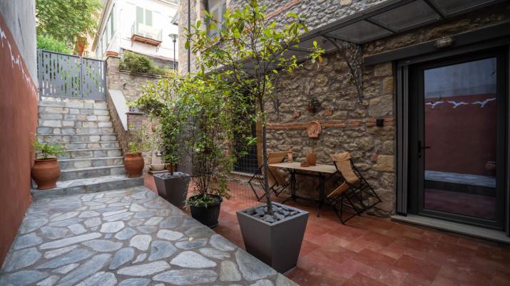 Archhouse