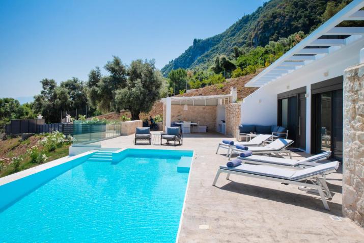 Villa Gaia - Divine private villa with pool, close to beach