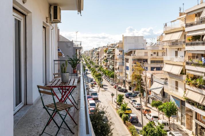 Charming Central Apt with Parking 3