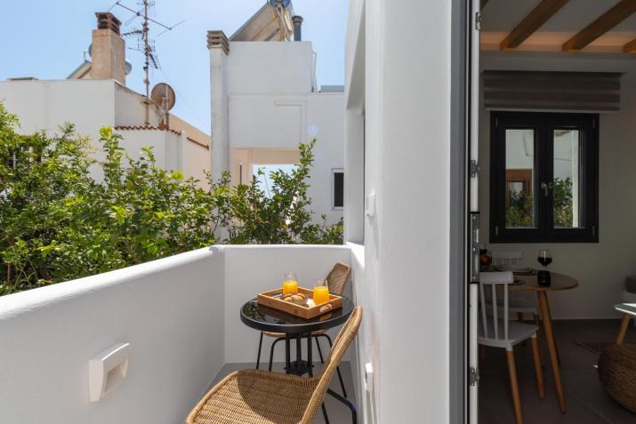 Juliano luxury apartments, port of Naxos