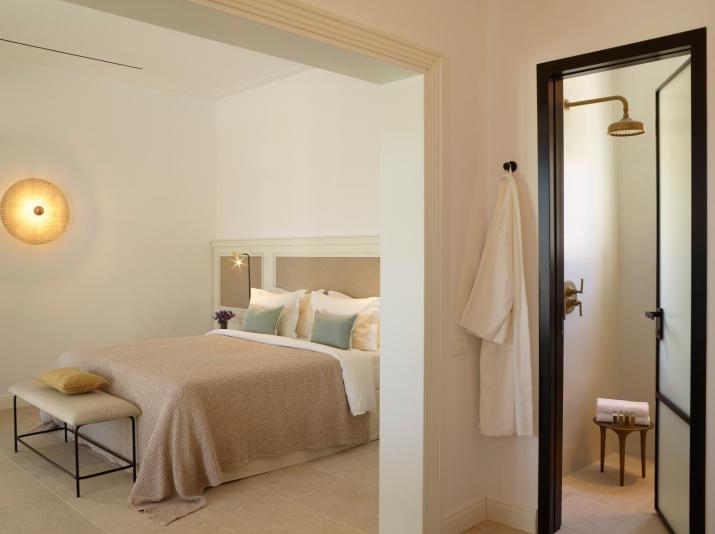 Bonzoe Suites & Villas