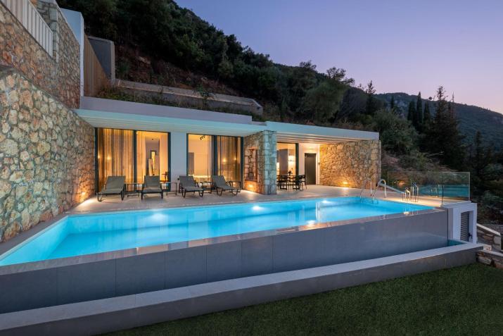 Z 4 LUXURY VILLAS