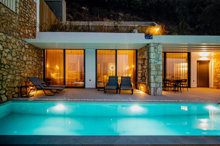 Z 4 LUXURY VILLAS