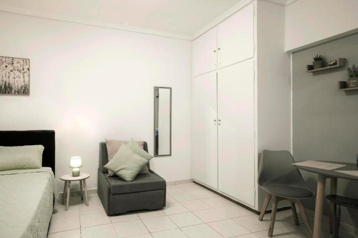 Megaro Moussikis semi-basement flat for 2 persons