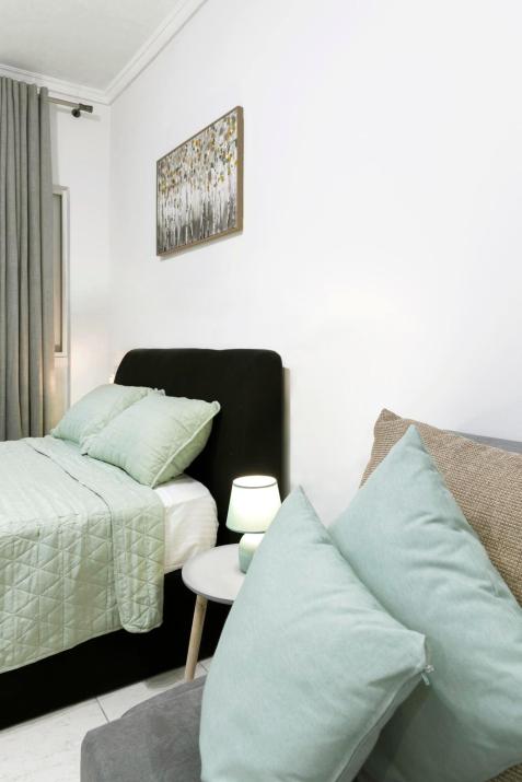 Megaro Moussikis semi-basement flat for 2 persons