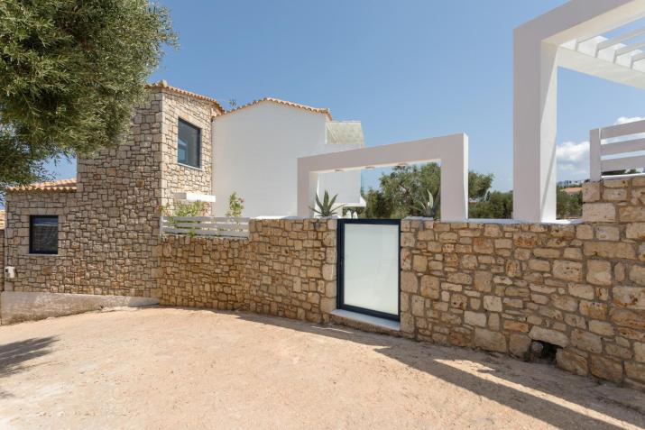 Dion Villa - Pool & Jacuzzi - Sleeps 4 - Zakynthos
