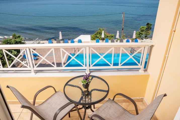 Nefeli Beach - living by the sea