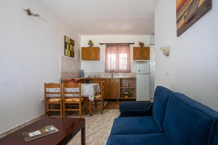 Dimitris studios & apartments