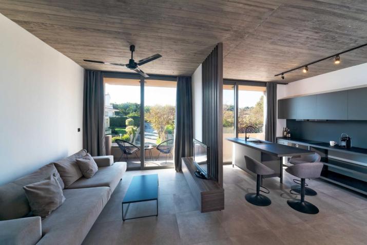 Golden Sun Luxury Apartment Adults Only
