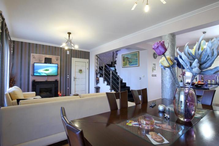 Cozy family home in Katouna