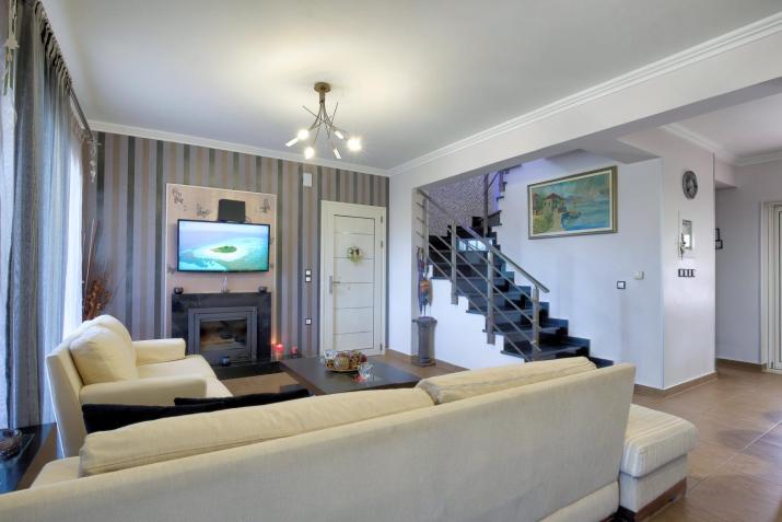 Cozy family home in Katouna