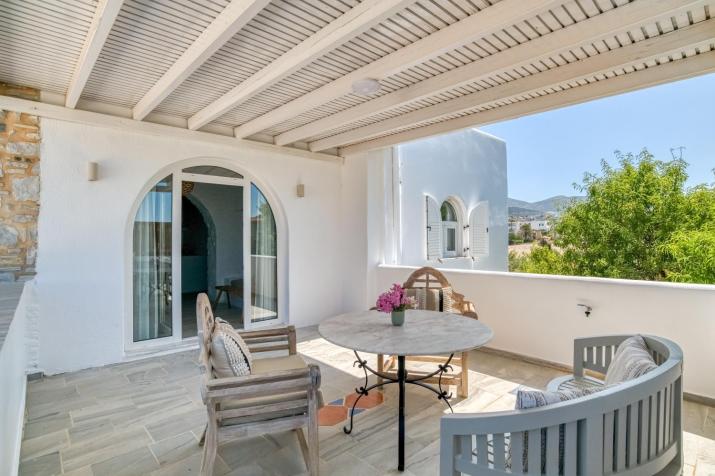Cavos Paros cosy two bedroom apartment with outdoor veranda in Aliki
