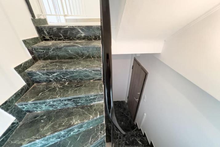 Spacious Penthouse near Downtown