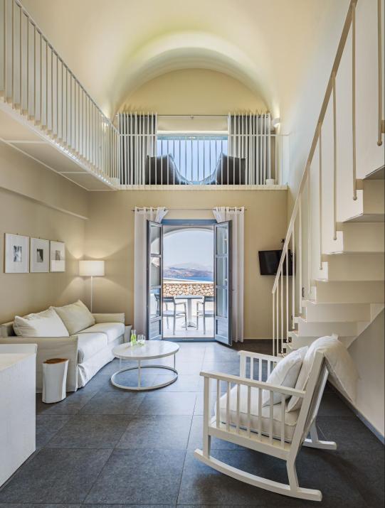 Acroterra Rosa Luxury Suites & Spa