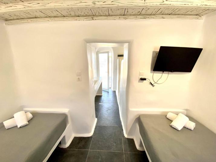 MYKONOS VIBES AIRPORT STUDIOS AND APARTMENTS