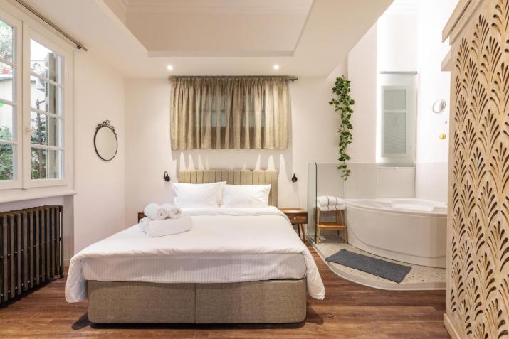 Couple-in magical suite with jacuzzi