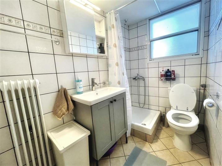 Modern & Quiet 4th Floor Flat - 3' from Metro