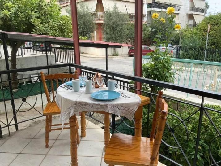 Lovely House with Private Carport & Shady Veranda