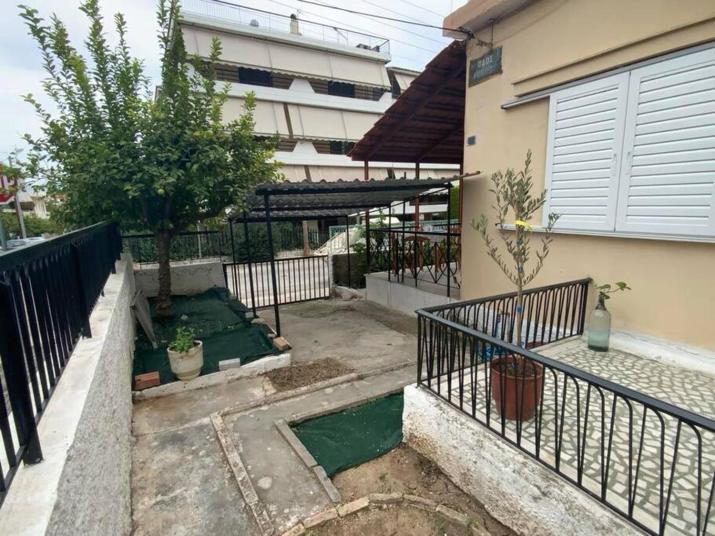 Lovely House with Private Carport & Shady Veranda