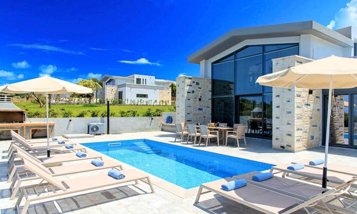 Moonlights Villas Heated Pool